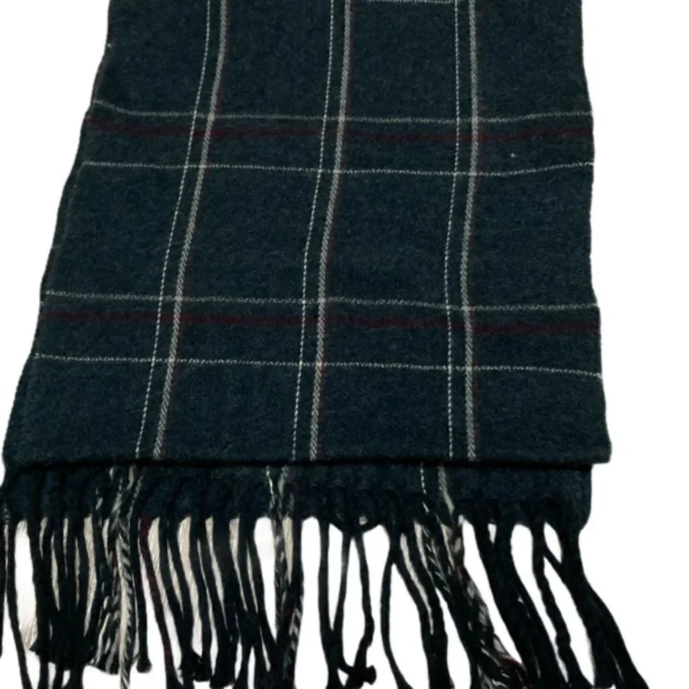 Geoffrey Beene made in Italy acrylic scarf